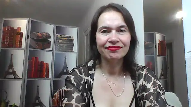 Selena Moo online show from August 6, 9:00 am