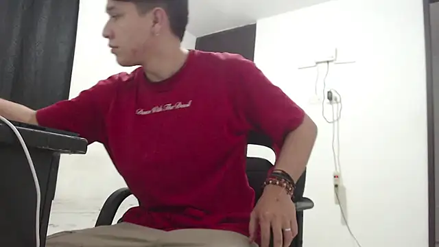 Lucifeeeer 666 online show from May 2, 7:41 pm