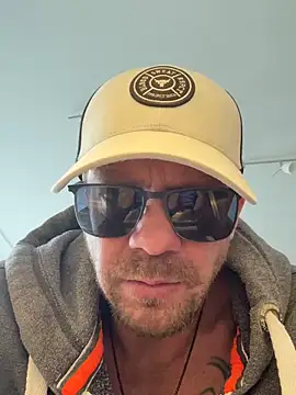 Snapshot of stefhart chatting on April 2, 1:31 pm stefhart online show from April 2, 1:31 pm