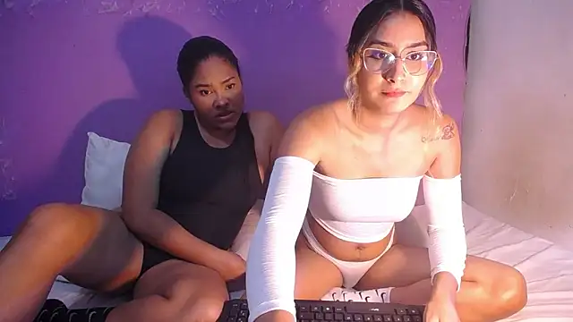 Snapshot of Amara_Diamond_1 chatting on March 25, 2:06 am Amara Diamond 1 online show from March 25, 2:06 am