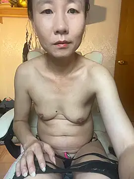 Snapshot of lilysister66 chatting on July 15, 6:24 pm lilysister66 online show from July 15, 6:24 pm