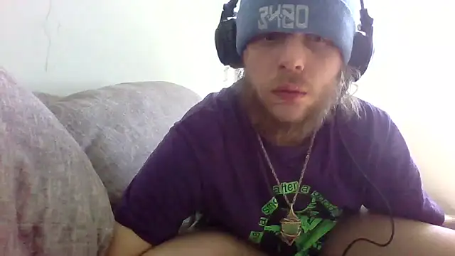 Snapshot of alejandro69420 chatting on April 19, 8:44 pm alejandro69420 online show from April 19, 8:44 pm
