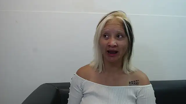 Snapshot of dafne_kim chatting on April 14, 12:44 pm dafne kim online show from April 14, 12:44 pm