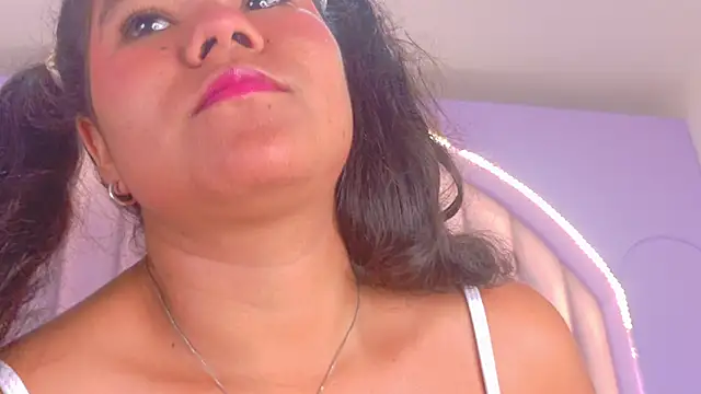 AhslyEvans   online show from June 5, 6:57 pm