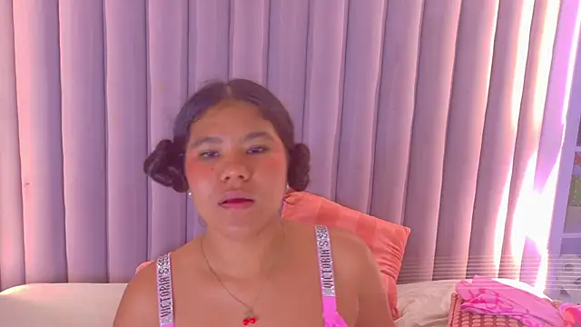 AhslyEvans   online show from June 11, 12:32 am
