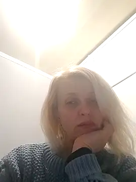 Snapshot of MiaLove183 chatting on March 29, 9:20 am MiaLove183 online show from March 29, 9:20 am