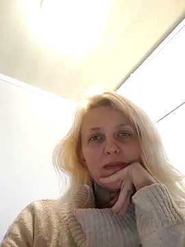 Snapshot of MiaLove183 chatting on March 30, 1:56 pm MiaLove183 online show from March 30, 1:56 pm