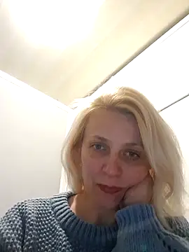 Snapshot of MiaLove183 chatting on March 31, 1:33 pm MiaLove183 online show from March 31, 1:33 pm