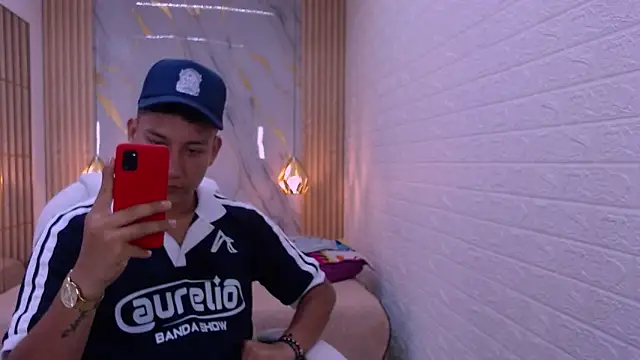 Snapshot of DominantBoy4 chatting on March 22, 7:17 pm DominantBoy4 online show from March 22, 7:17 pm