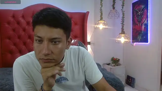 Snapshot of DominantBoy4 chatting on April 6, 7:37 pm DominantBoy4 online show from April 6, 7:37 pm