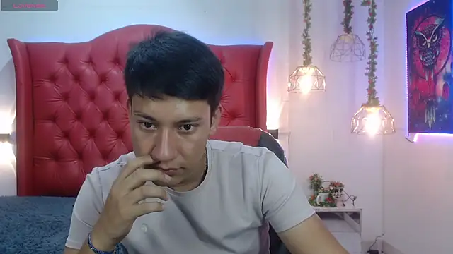 Snapshot of DominantBoy4 chatting on April 20, 9:16 pm DominantBoy4 online show from April 20, 9:16 pm