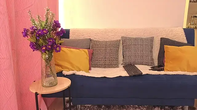 natashakinski online show from June 19, 8:01 pm