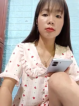 AmyLinee01 online show from August 9, 11:15 am