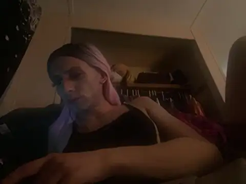 AlexAndriaStrips online show from March 21, 9:07 pm