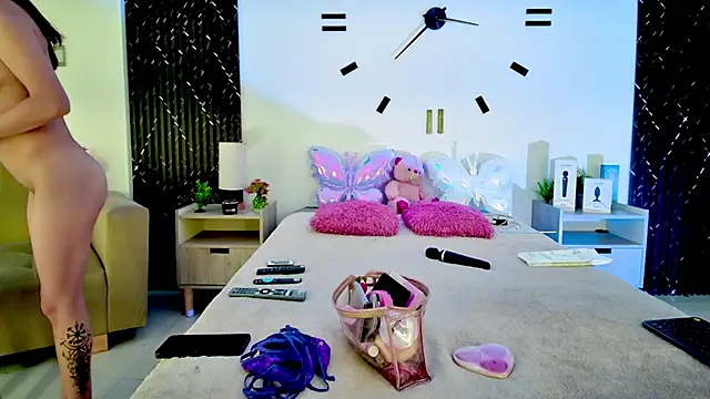 aurora petitee online show from June 18, 1:26 pm