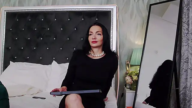 Snapshot of GraceMontclaire chatting on May 22, 3:28 pm GraceMontclaire online show from May 22, 3:28 pm
