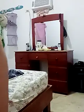 sexymomsn online show from June 18, 8:03 am