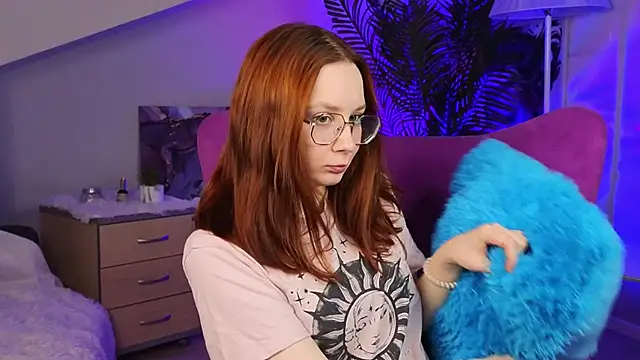 ShylaWelk online show from March 24, 2:00 pm