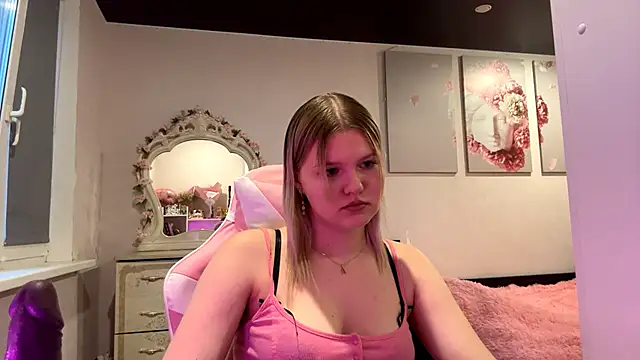 SweettAnny online show from June 13, 5:55 pm