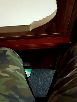 Snapshot of oneeyedwonder96 chatting on March 28, 6:13 am oneeyedwonder96 online show from March 28, 6:13 am