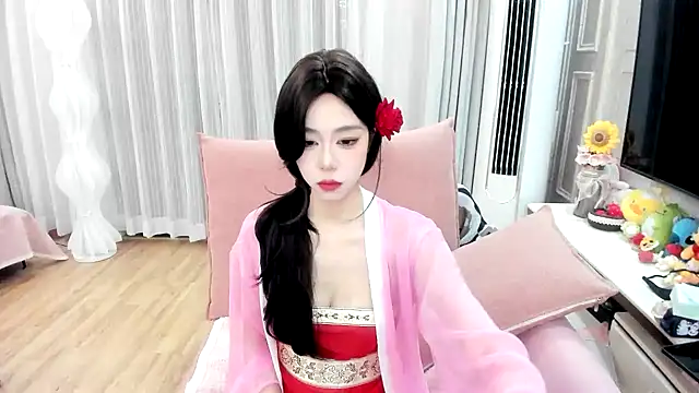 Snapshot of jolie_33 chatting on March 26, 12:33 pm jolie 33 online show from March 26, 12:33 pm