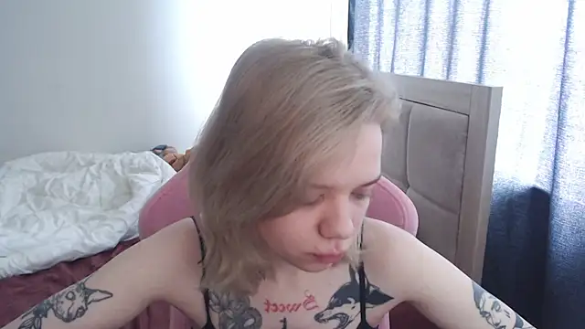 TenderChloe online show from June 6, 9:25 am