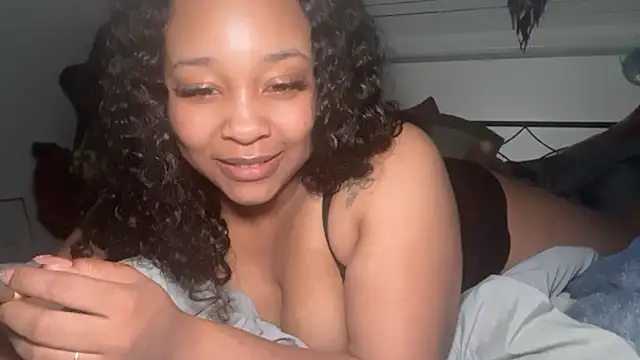 Snapshot of Yourmommysilk chatting on March 27, 12:05 pm Yourmommysilk online show from March 27, 12:05 pm