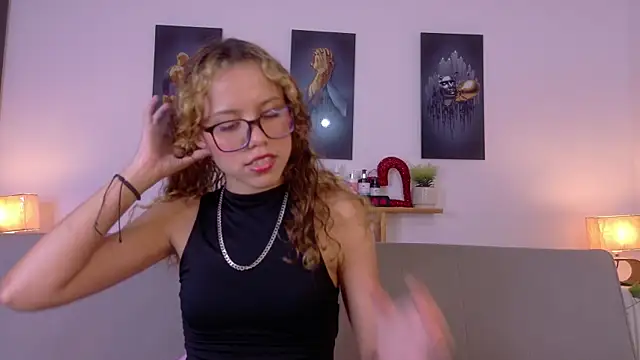 lia valmont 01 online show from May 3, 6:47 pm