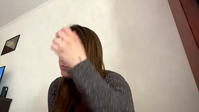 Snapshot of NosyFuel chatting on March 23, 8:18 am NosyFuel online show from March 23, 8:18 am