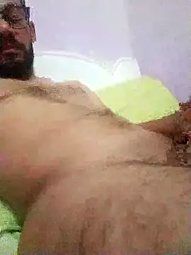 Snapshot of Alimohamed08 chatting on May 15, 11:45 pm Alimohamed08 online show from May 15, 11:45 pm