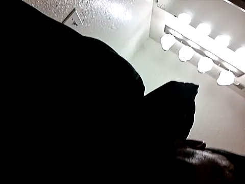 Snapshot of middickstroking chatting on May 9, 5:34 am middickstroking online show from May 9, 5:34 am