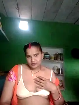 Shivani09900 online show from June 14, 2:46 am