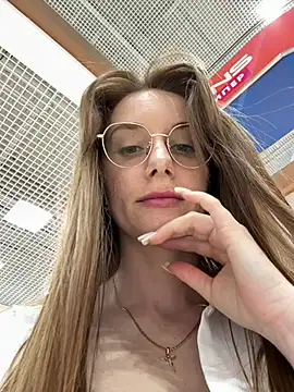 Snapshot of FReyja_44 chatting on June 5, 8:53 am FReyja 44 online show from June 5, 8:53 am