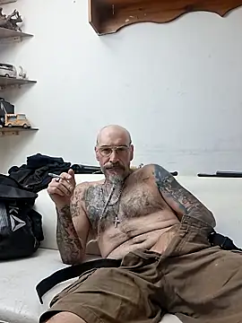 FilthyFreek online show from April 3, 8:07 pm