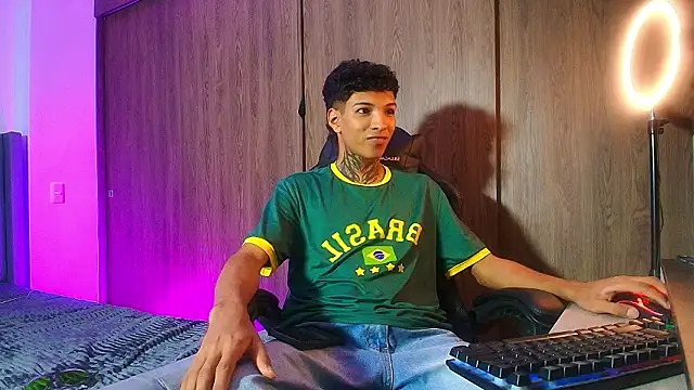 im Usuga online show from March 26, 5:35 am