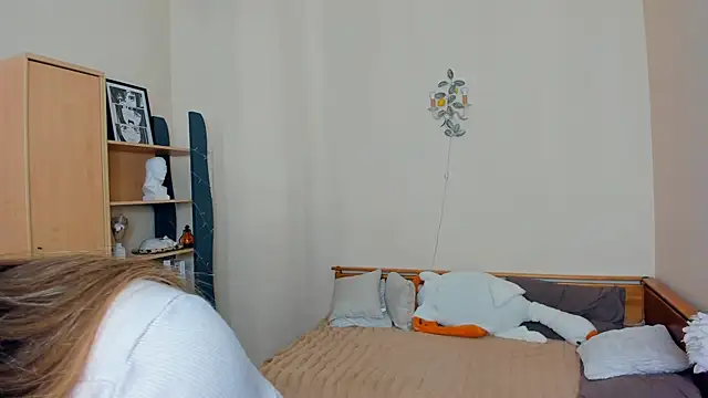 Snapshot of VioletteClaire chatting on May 15, 7:59 am VioletteClaire online show from May 15, 7:59 am