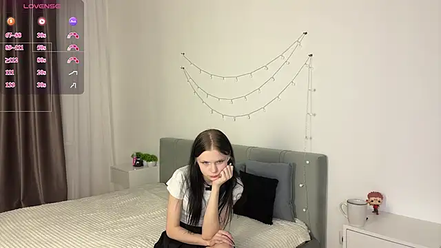 meowchaa online show from April 24, 5:26 pm