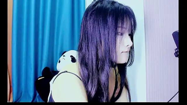 Snapshot of girllong520 chatting on April 5, 10:12 am girllong520 online show from April 5, 10:12 am