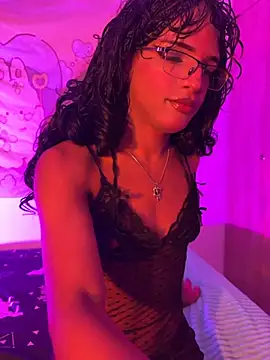 Snapshot of LunuxSiren chatting on March 27, 11:37 pm LunuxSiren online show from March 27, 11:37 pm