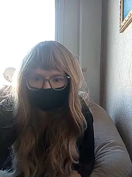 FannyEve online show from March 26, 9:26 am