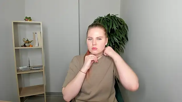 PaulinaBigley online show from April 5, 9:39 am