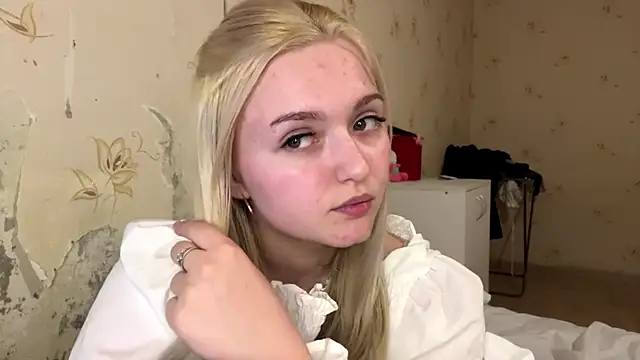 Sophia Blonde online show from April 2, 5:32 pm