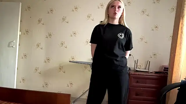 Sophia Blonde online show from May 13, 3:20 pm