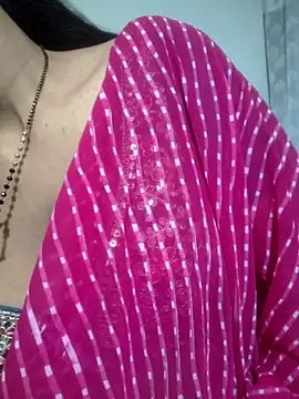 Snapshot of khushi_ji00 chatting on May 6, 12:32 pm khushi ji00 online show from May 6, 12:32 pm