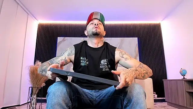 NICK OWEEN26 online show from March 25, 11:33 pm