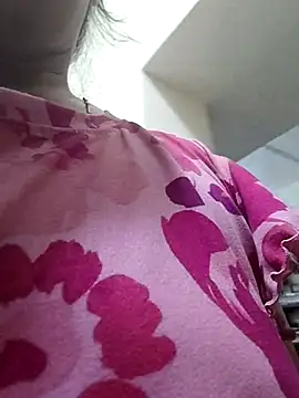 Snapshot of HeartlessGirl chatting on March 25, 5:52 pm HeartlessGirl online show from March 25, 5:52 pm