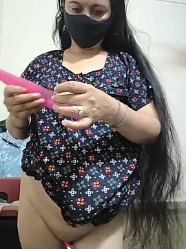 HeartlessGirl online show from May 10, 4:12 pm