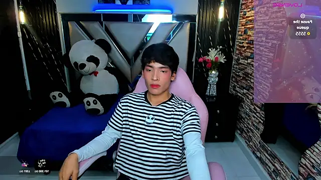 Snapshot of IsaacNovaa chatting on March 26, 1:06 pm IsaacNovaa online show from March 26, 1:06 pm