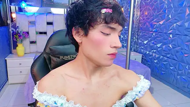 IsaacNovaa online show from April 25, 12:30 pm