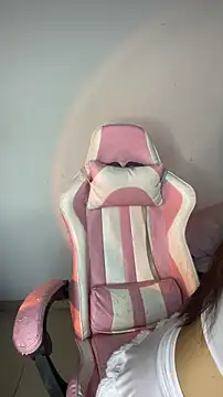 Snapshot of alexandra_x_ chatting on April 4, 10:51 pm alexandra x online show from April 4, 10:51 pm